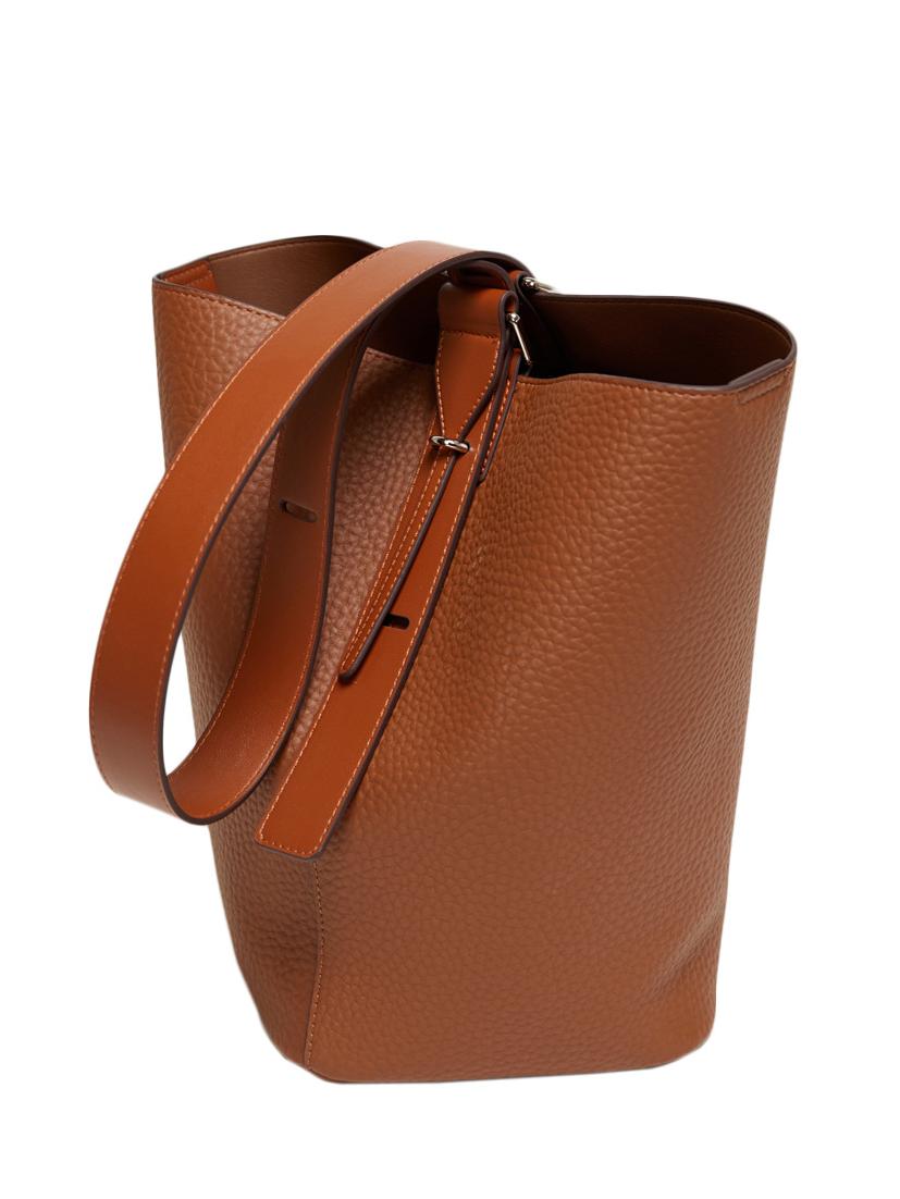 Miękka skórzana torba bucket z regulowanym paskiem