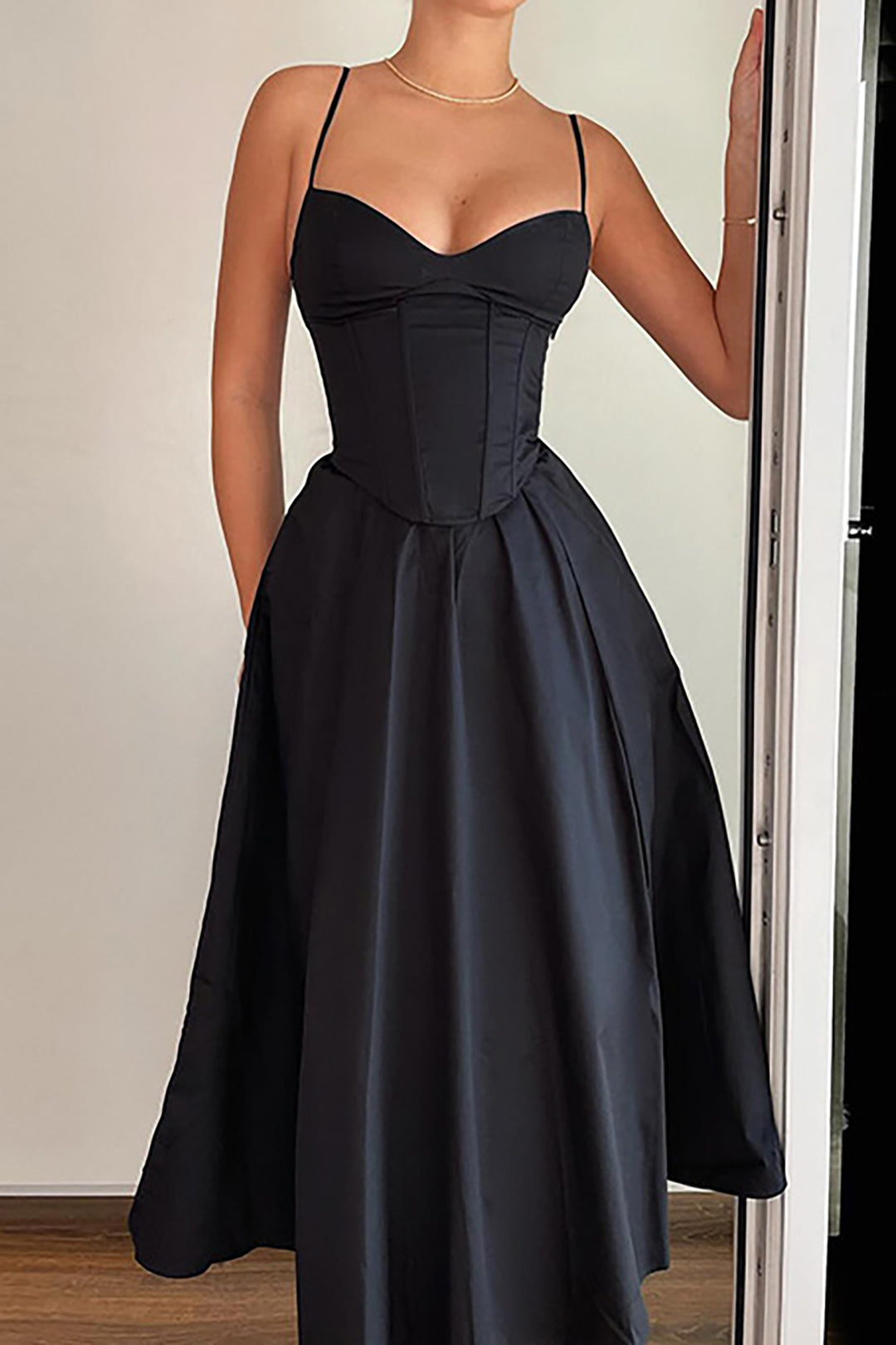 Natiné – Midi Sukienka Gorsetowa Basic