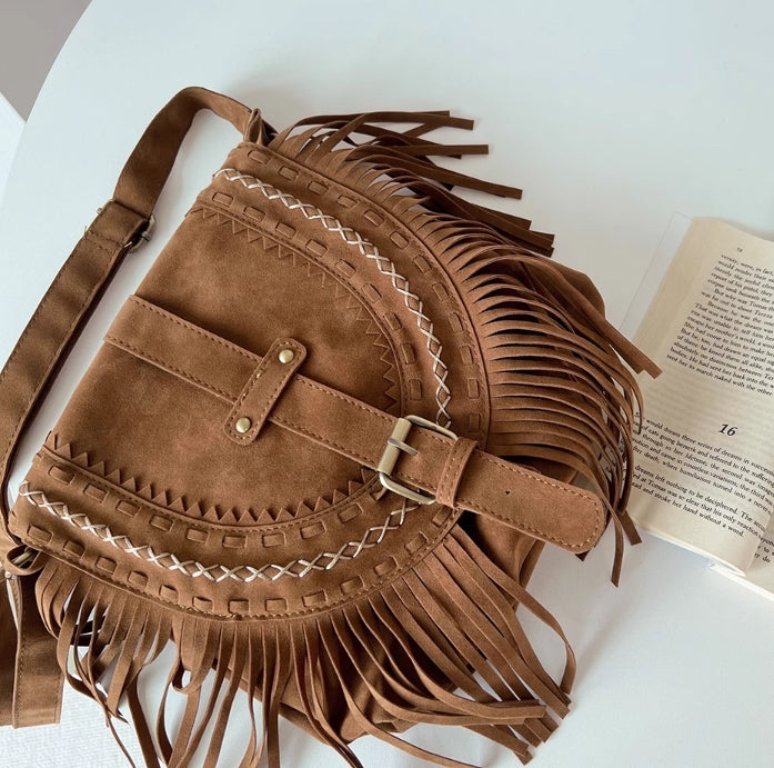 Brązowa torebka crossbody w kowbojskim stylu z frędzlami