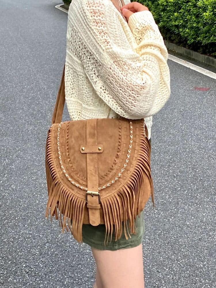 Brązowa torebka crossbody w kowbojskim stylu z frędzlami