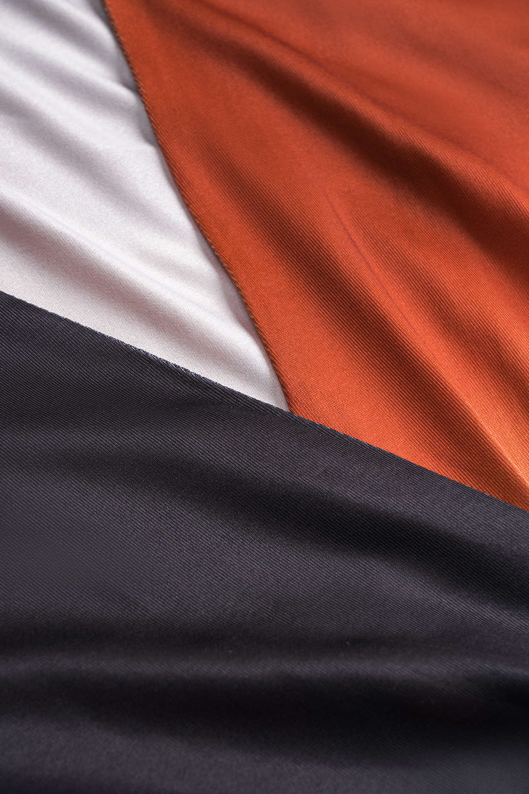 Natiné - Maxi sukienka z długim rękawem w ombre z marszczeniem