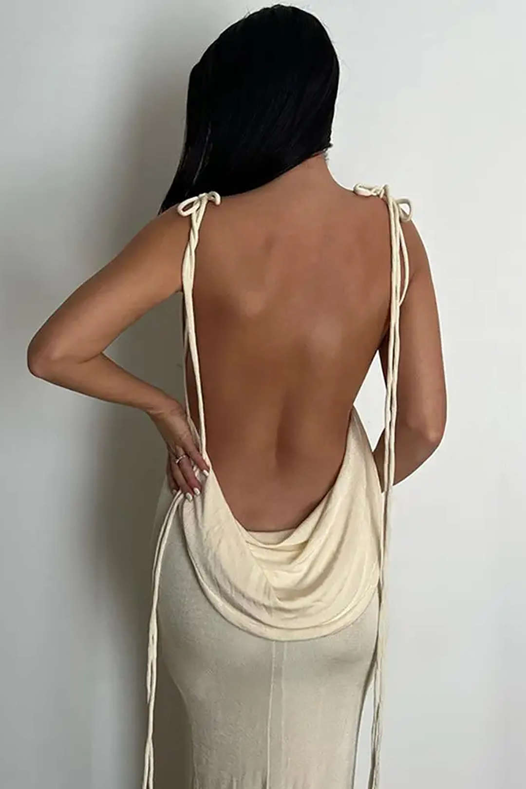 Natiné - Maxi sukienka z dekoltem w cowl i odkrytymi plecami