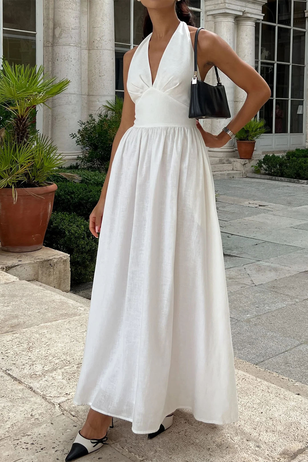 Maxi-Leinenkleid mit V-Ausschnitt, rückenfrei und ärmellos