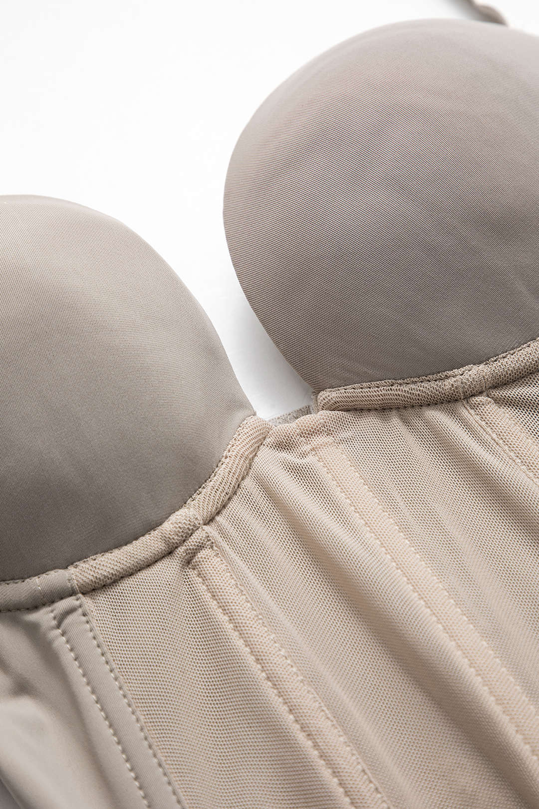 Natiné — Koronkowe body typu bustier z delikatnym wykończeniem