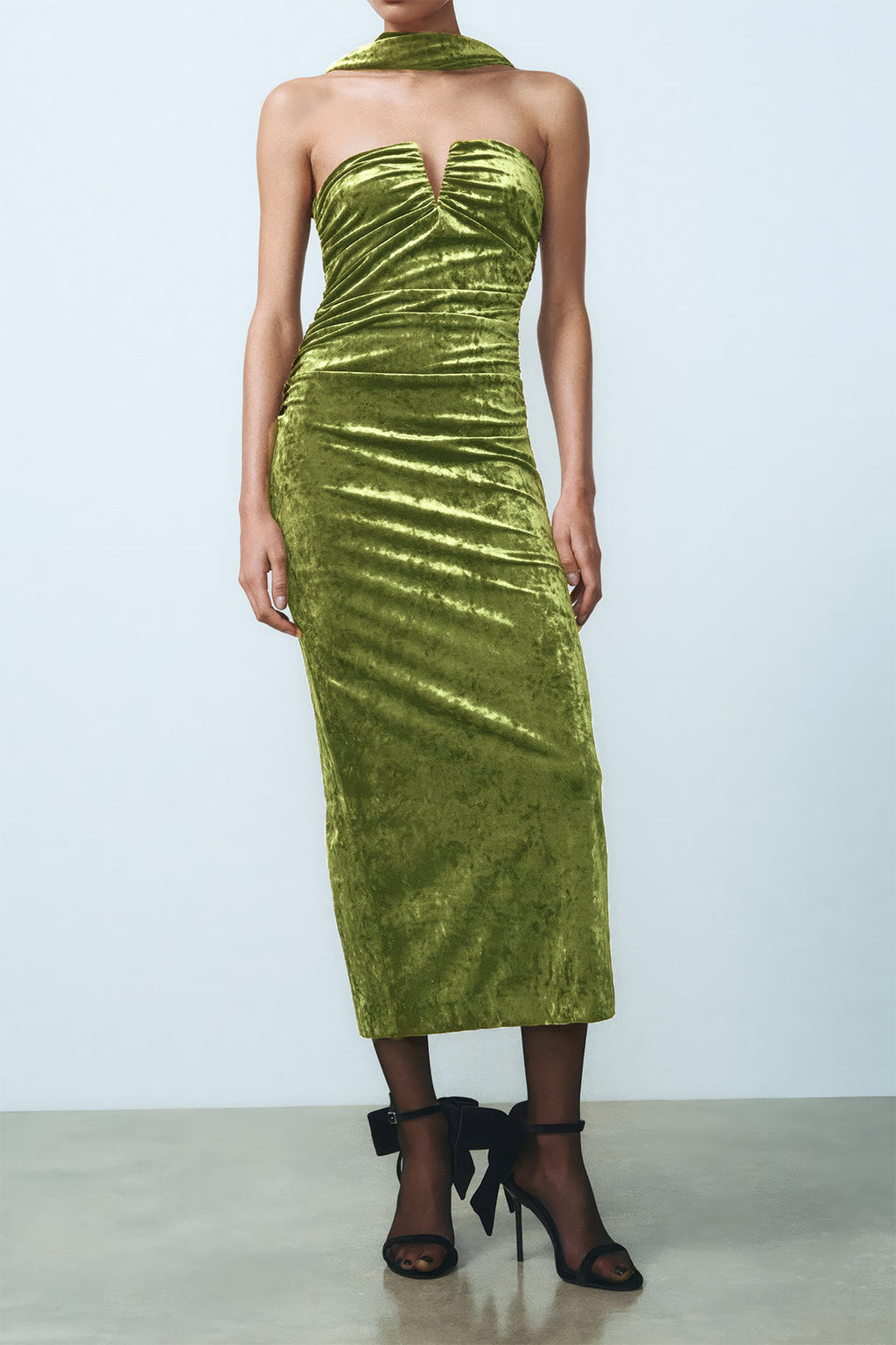 Velours-Midikleid mit Rüschen, U-Ausschnitt, rückenfrei und ärmellos