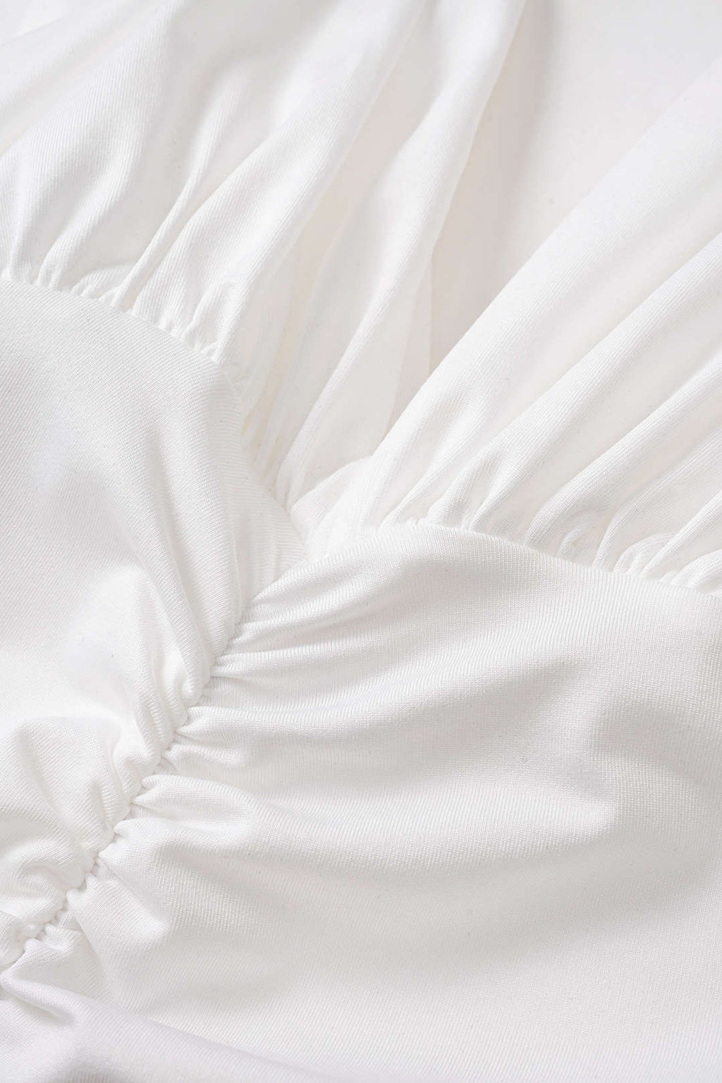 Ärmelloses Midikleid mit V-Ausschnitt und Rüschen