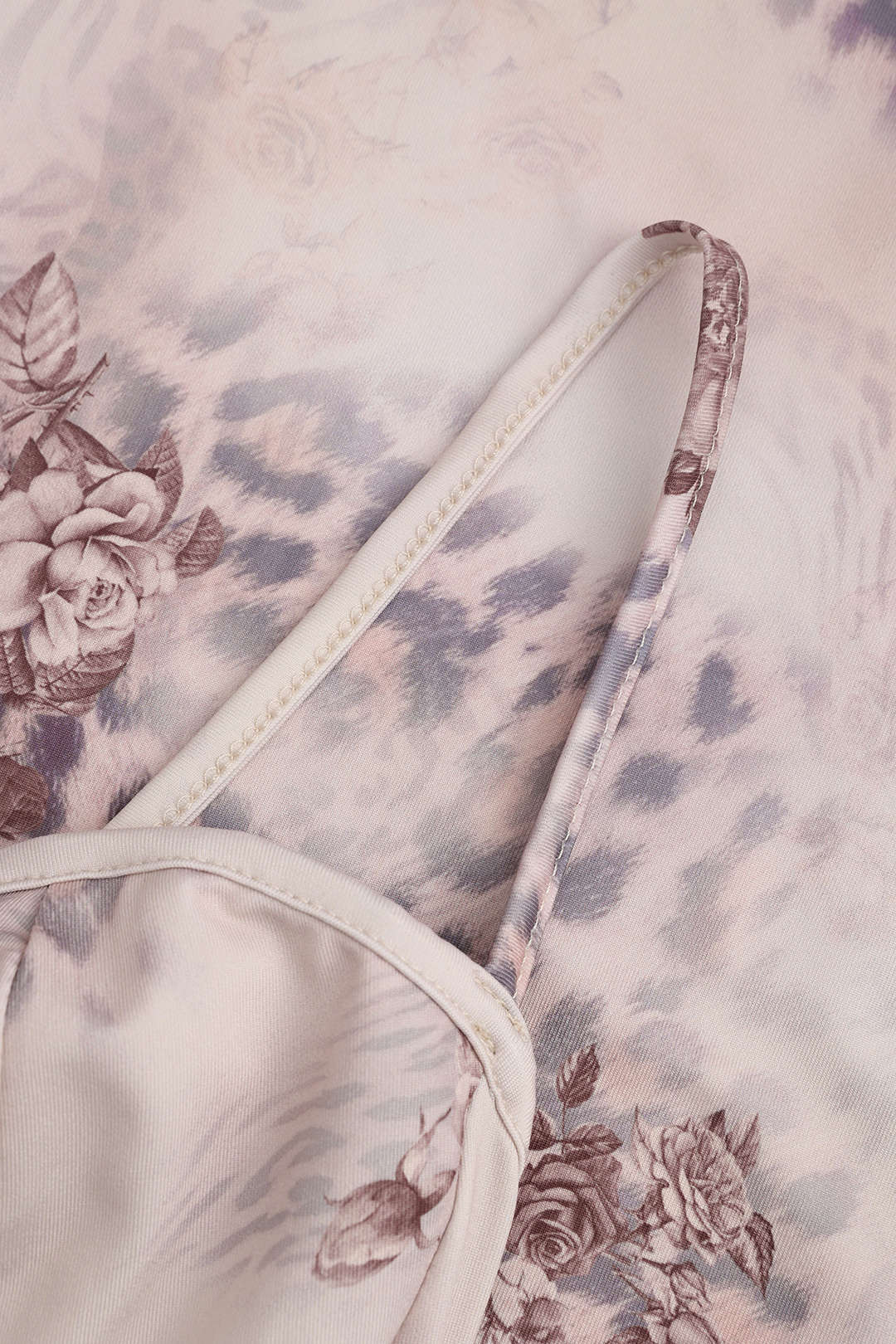 Natiné – Maxi Sukienka z Sercowym Dekoltem w Leopardzi Wzór