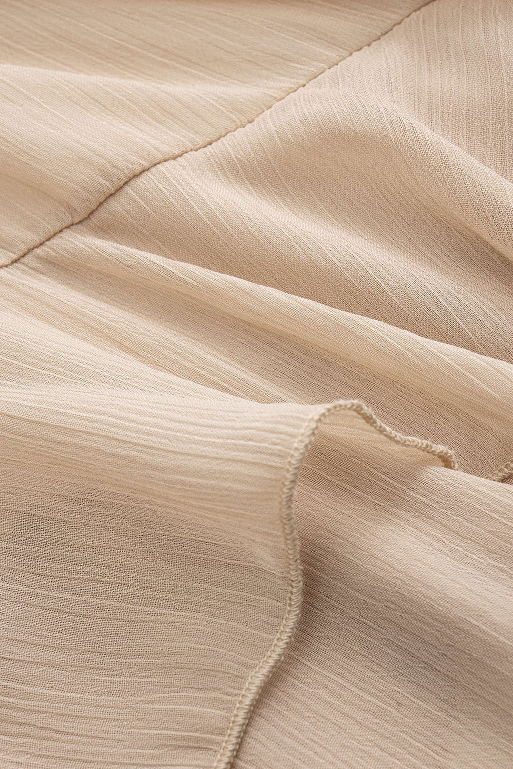 Mesh-Maxikleid mit V-Ausschnitt und Rüschen, lange Ärmel