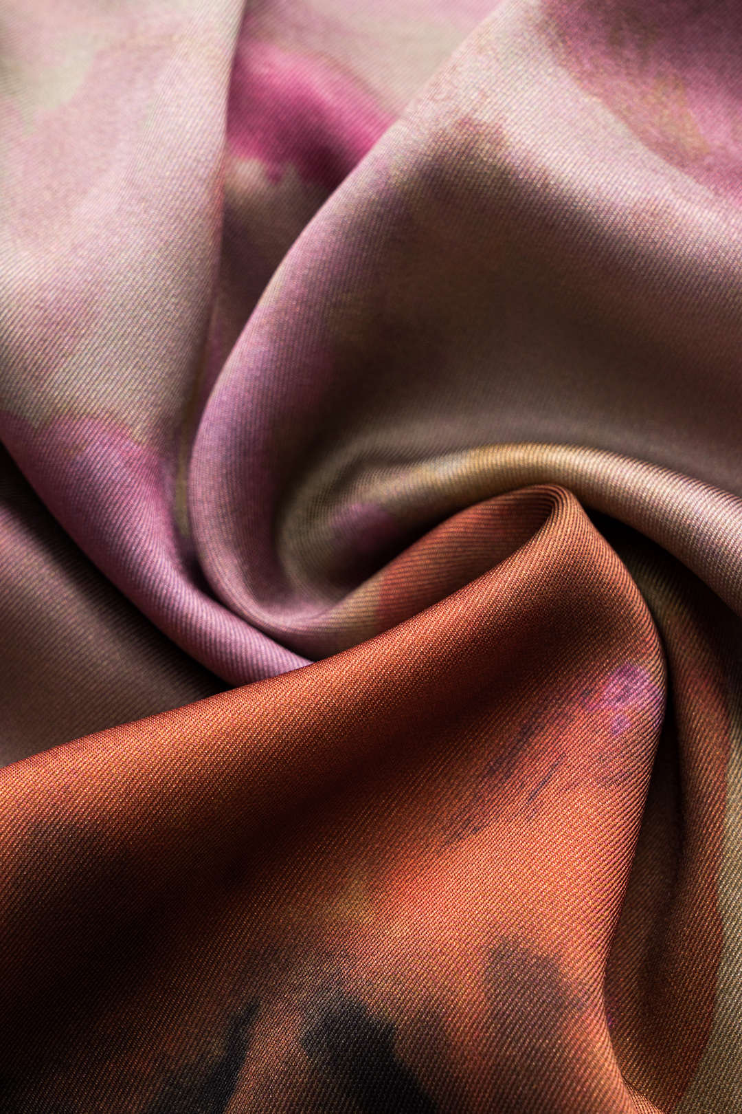 Natiné – Sukienka Midi z Wycięciami i Tie Dye