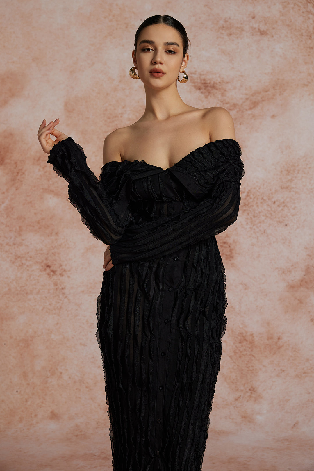 Natiné – Maxi Sukienka Off-Shoulder z Fakturą i Rozcięciem