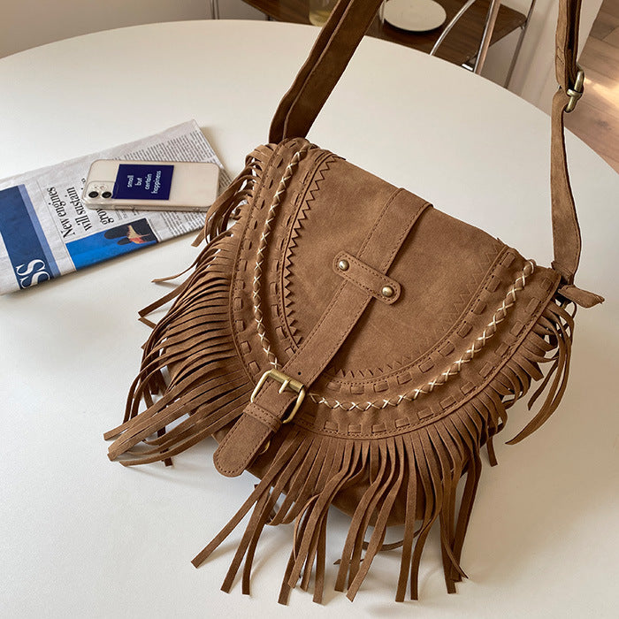 Brązowa torebka crossbody w kowbojskim stylu z frędzlami