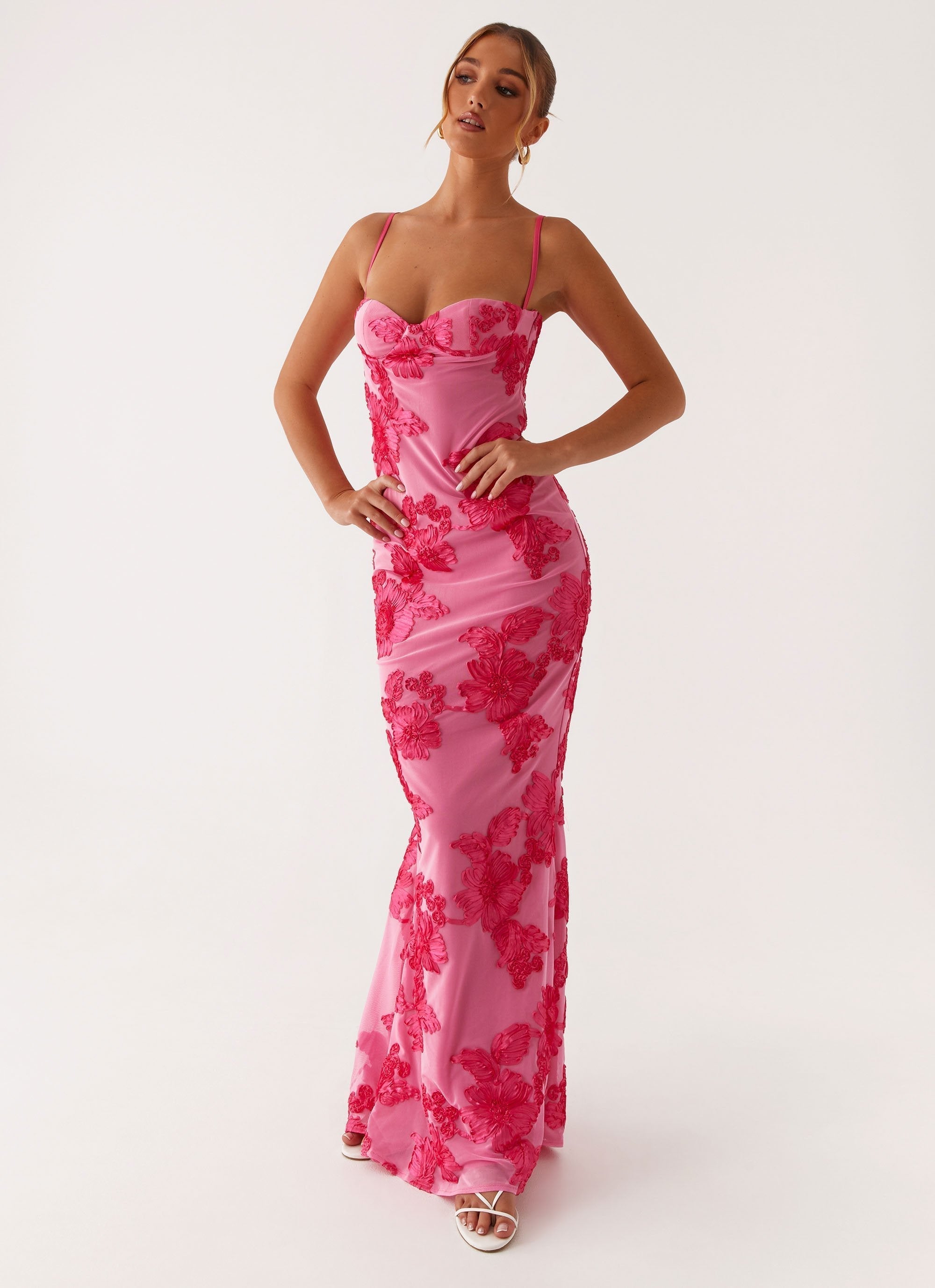 Natiné - Haftowana Maxi Sukienka