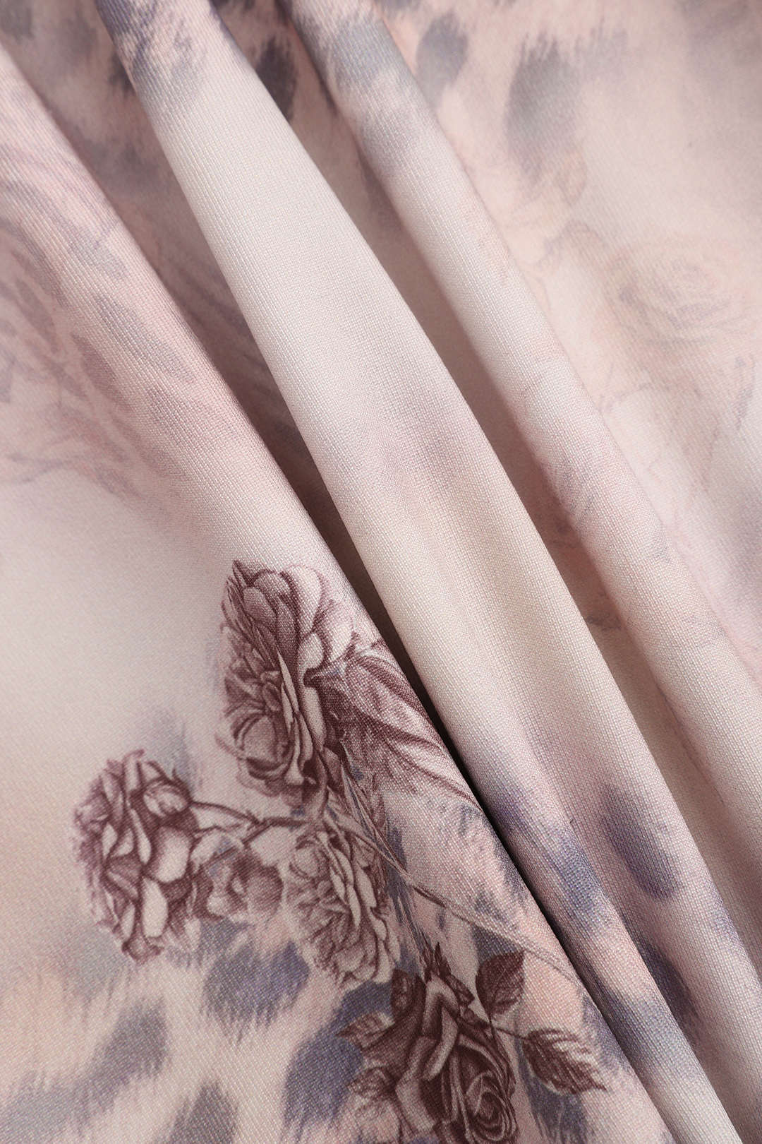 Natiné – Maxi Sukienka z Sercowym Dekoltem w Leopardzi Wzór