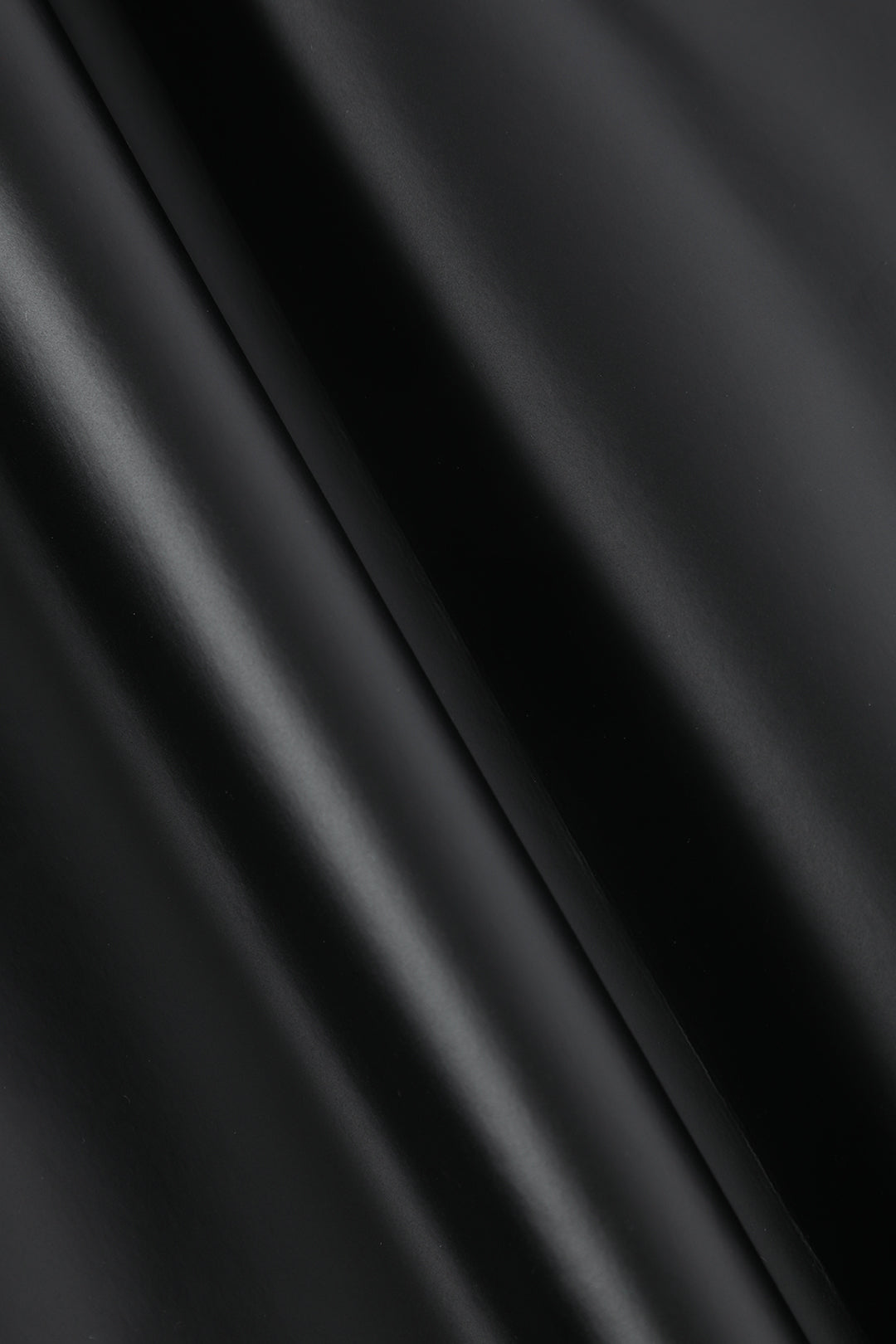 Sleeveless midi dress with gathers and slit in faux leather
