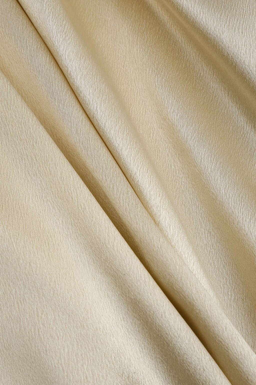 Satin-Midikleid mit V-Ausschnitt, Schlitz und kurzen Ärmeln