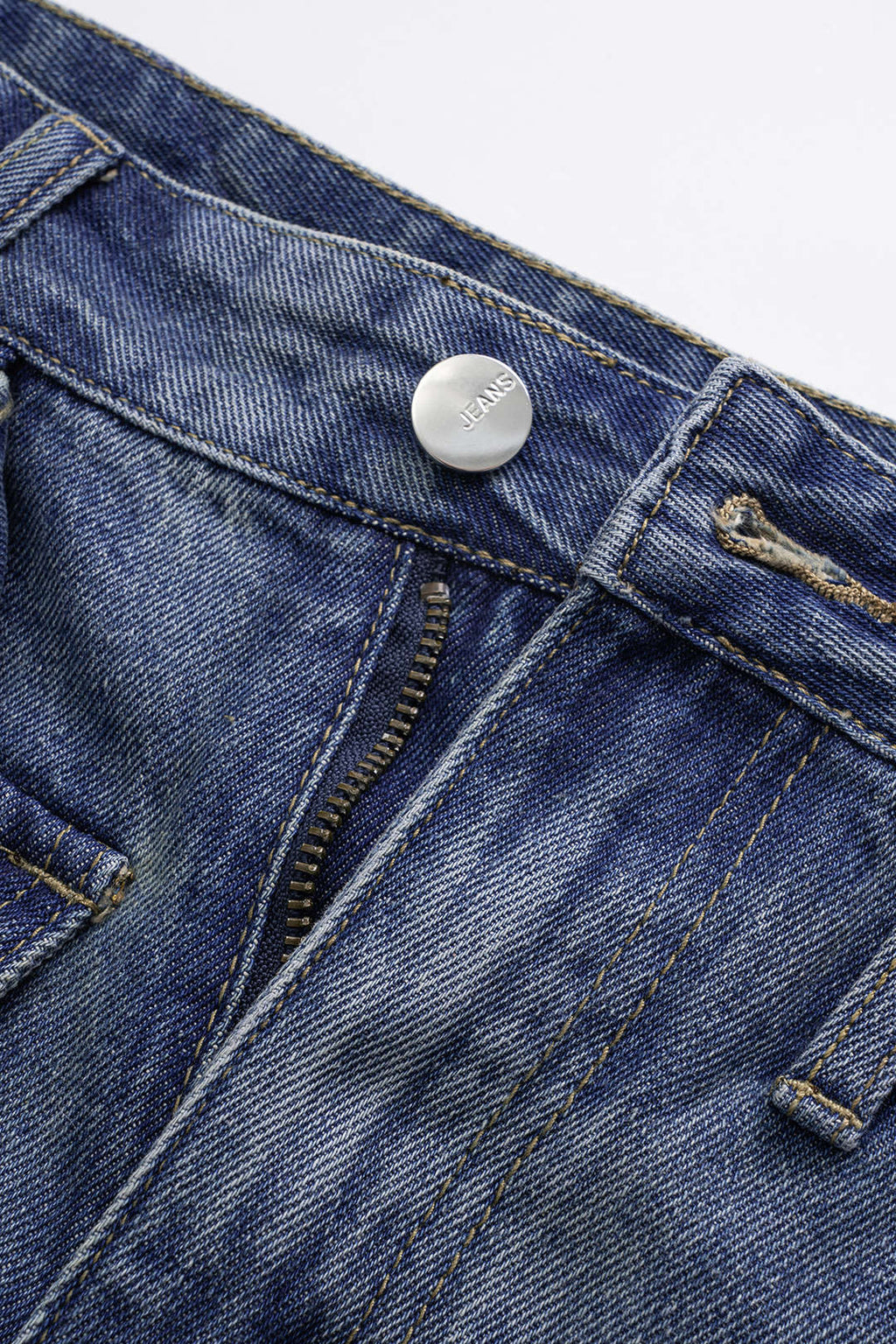 Asymmetric denim shorts with pockets