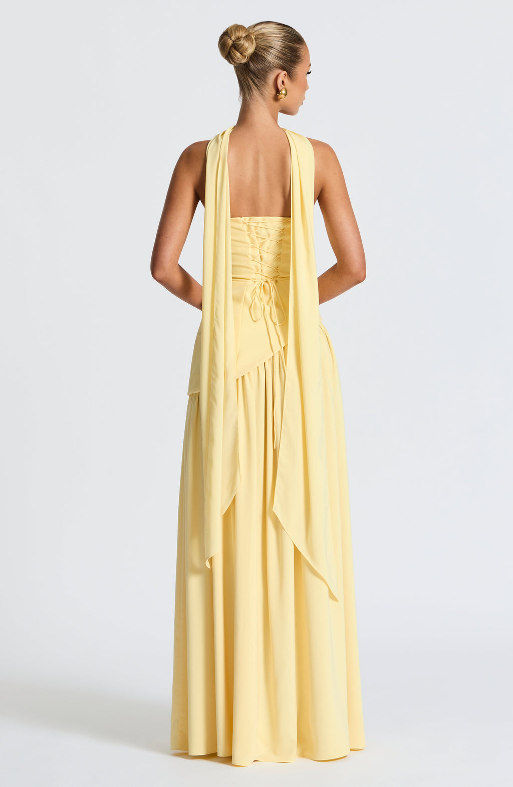 Natiné Tessa – Kontrast-Maxikleid mit asymmetrischer Taille